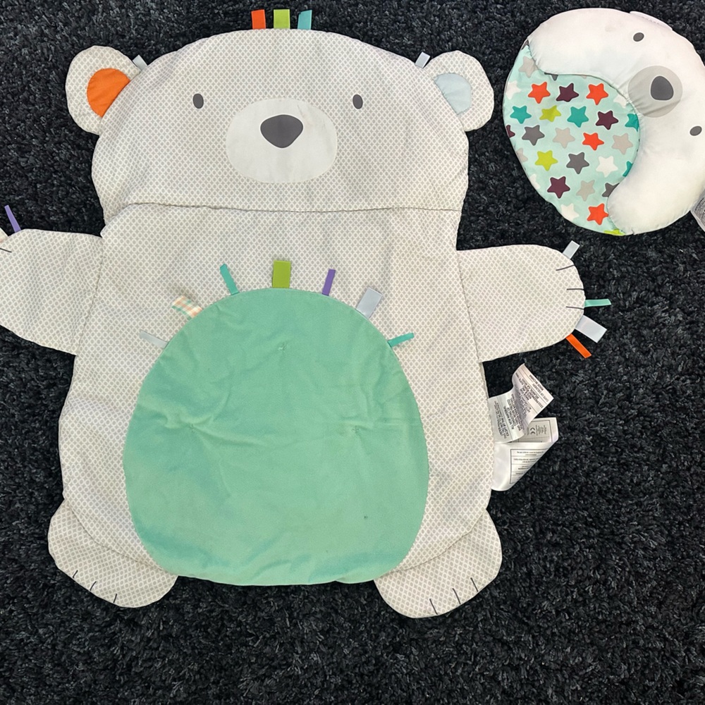 Bright Starts Tummy time play mat